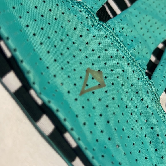 Ivivva Girls Size 10 stripped workout bra - Picture 9 of 9